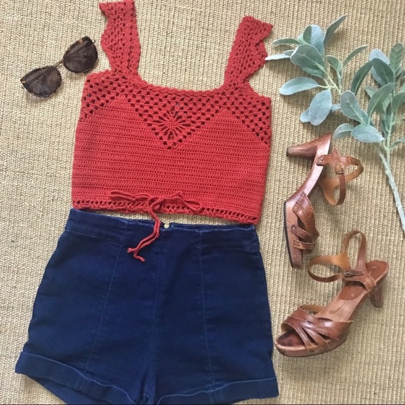 Tops - Gorgeous crochet crop top with cap sleeves 🔥😍